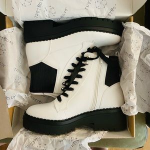 NIB Indigo Road White Lace-Up Boots 9.5